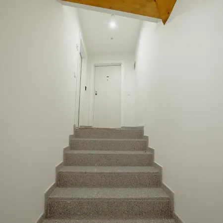 Downtown Prime With Terrace By Vacationy Lägenhet