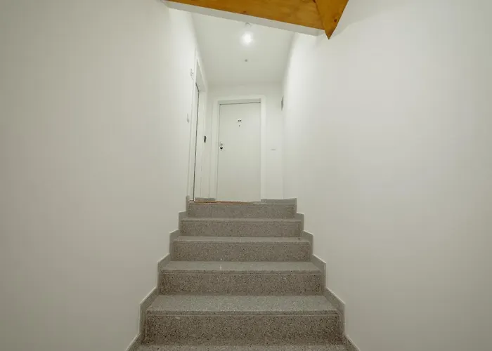 Downtown Prime With Terrace By Vacationy Διαμέρισμα